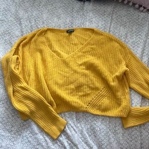 Cropped top yellow sweater
